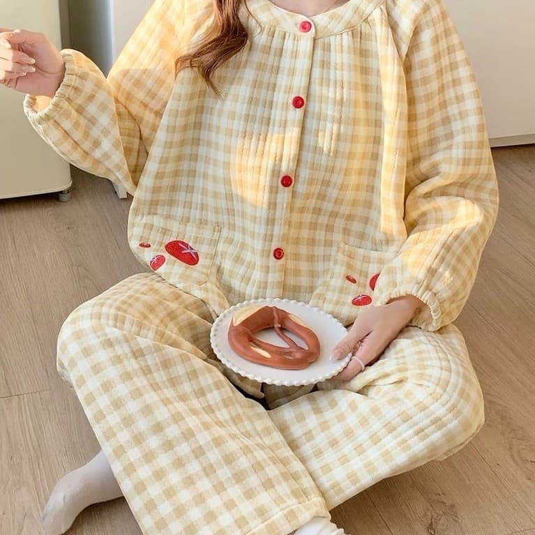 [BIGSIZE L-4XL] Bộ Đồ Ngủ Bigsize Nữ Dày Dài Tay Cổ Tròn Màu Be Hoạ Tiết Nhỏ Tiểu Thư Dễ Thương