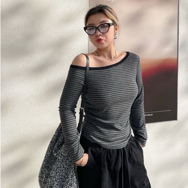 SẴN [BIGSIZE L-4XL] Áo Thun Bigsize Nữ Lệch Vai Họa Tiết Sọc Đen Phong Cách Gợi Cảm Cá Tính Thu Đông 2025