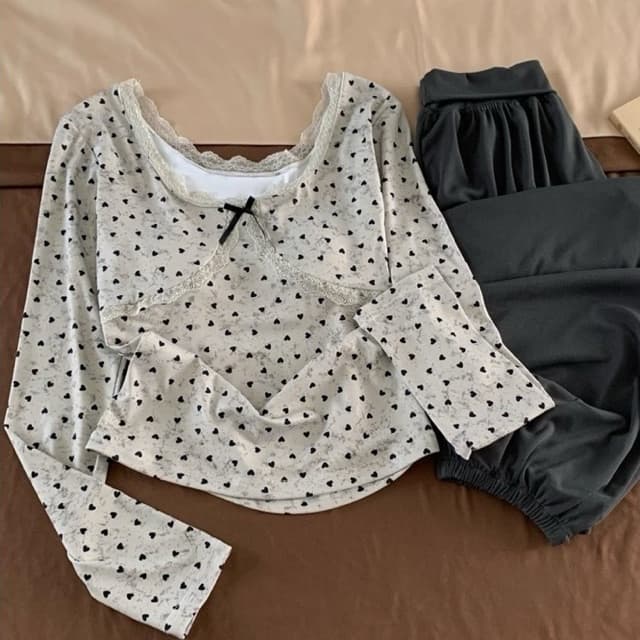 [BIGSIZE L-4XL] Áo Bigsize Nữ Cổ V Phối Bèo Ngực Đính Nơ Họa Tiết Tim Đen Tay Dài Dáng Ôm Nhẹ Nữ Tính